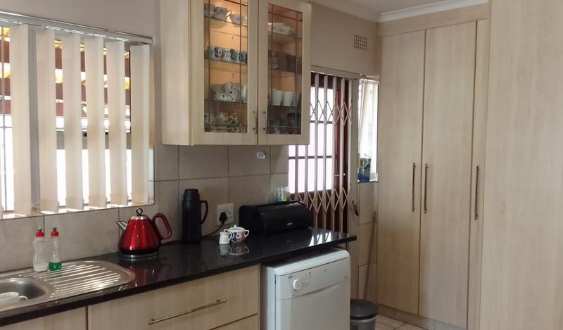 3 Bedroom Property for Sale in Oakglen Western Cape